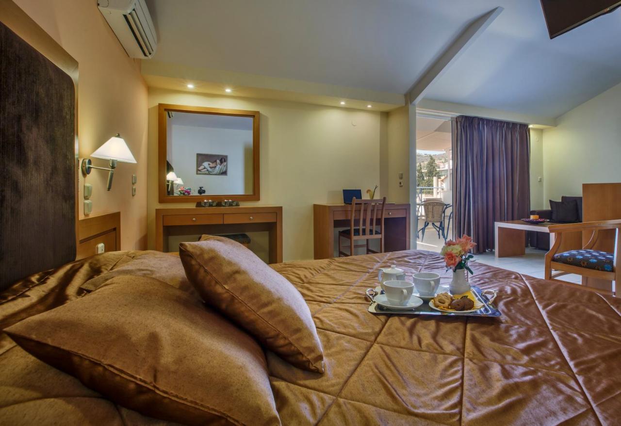 Hotel Serenity Toló Kültér fotó