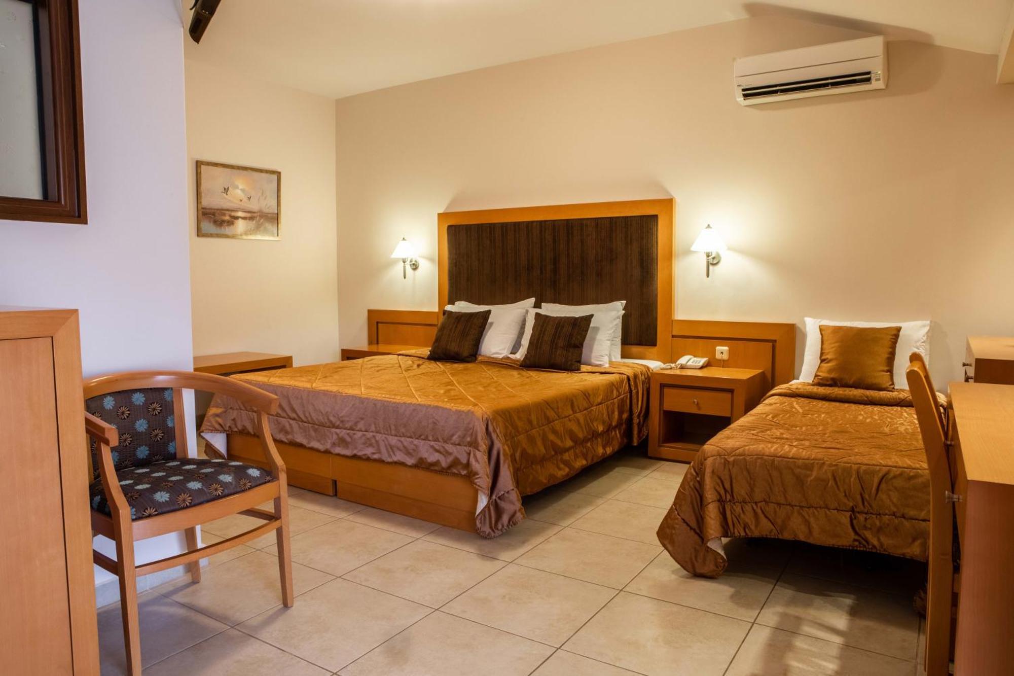 Hotel Serenity Toló Kültér fotó