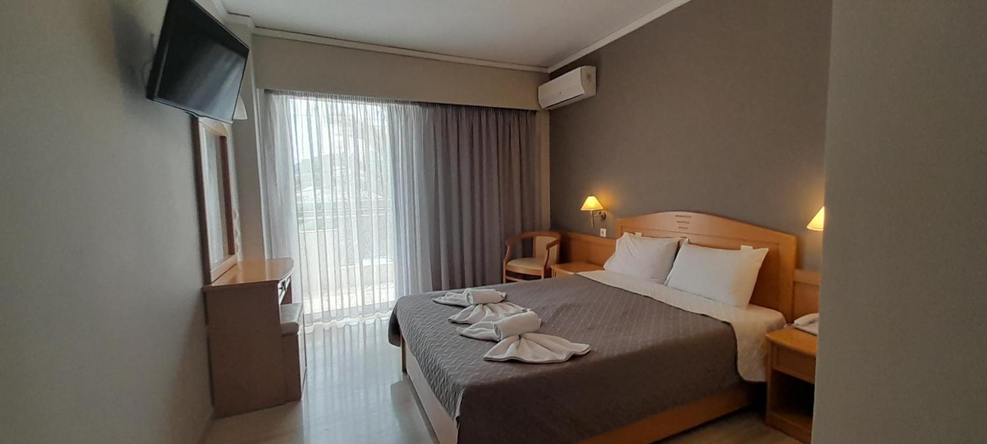 Hotel Serenity Toló Kültér fotó